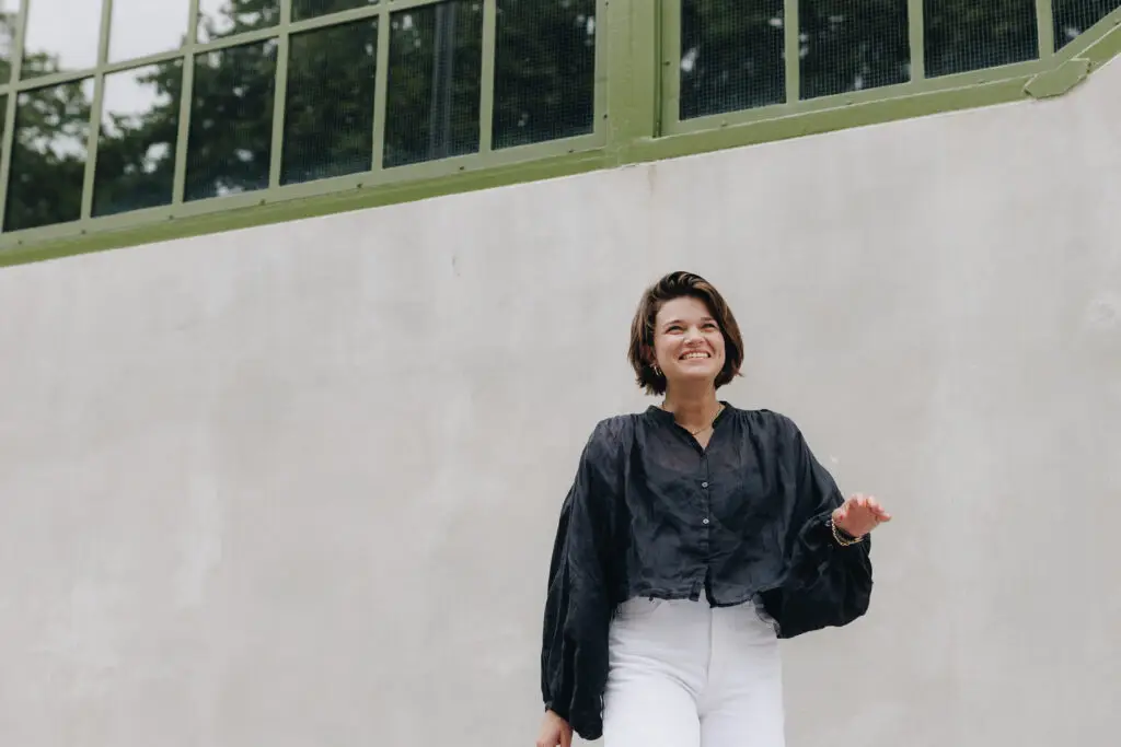 04 08 2025portrettenmarja&nikki vastgoeddame 66